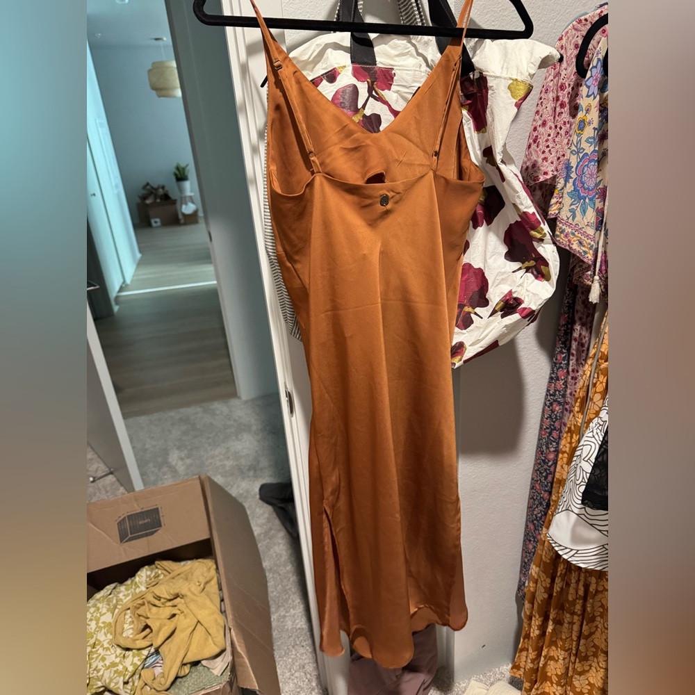 Size S midi satin dress billabong
